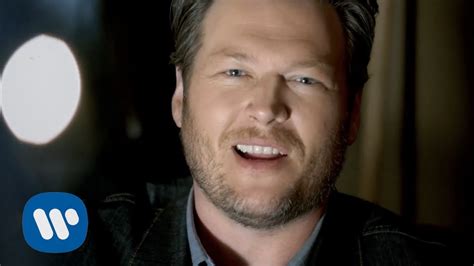 Paroles et traduction Blake Shelton : Boys Round Here (Ft. Pistol ...